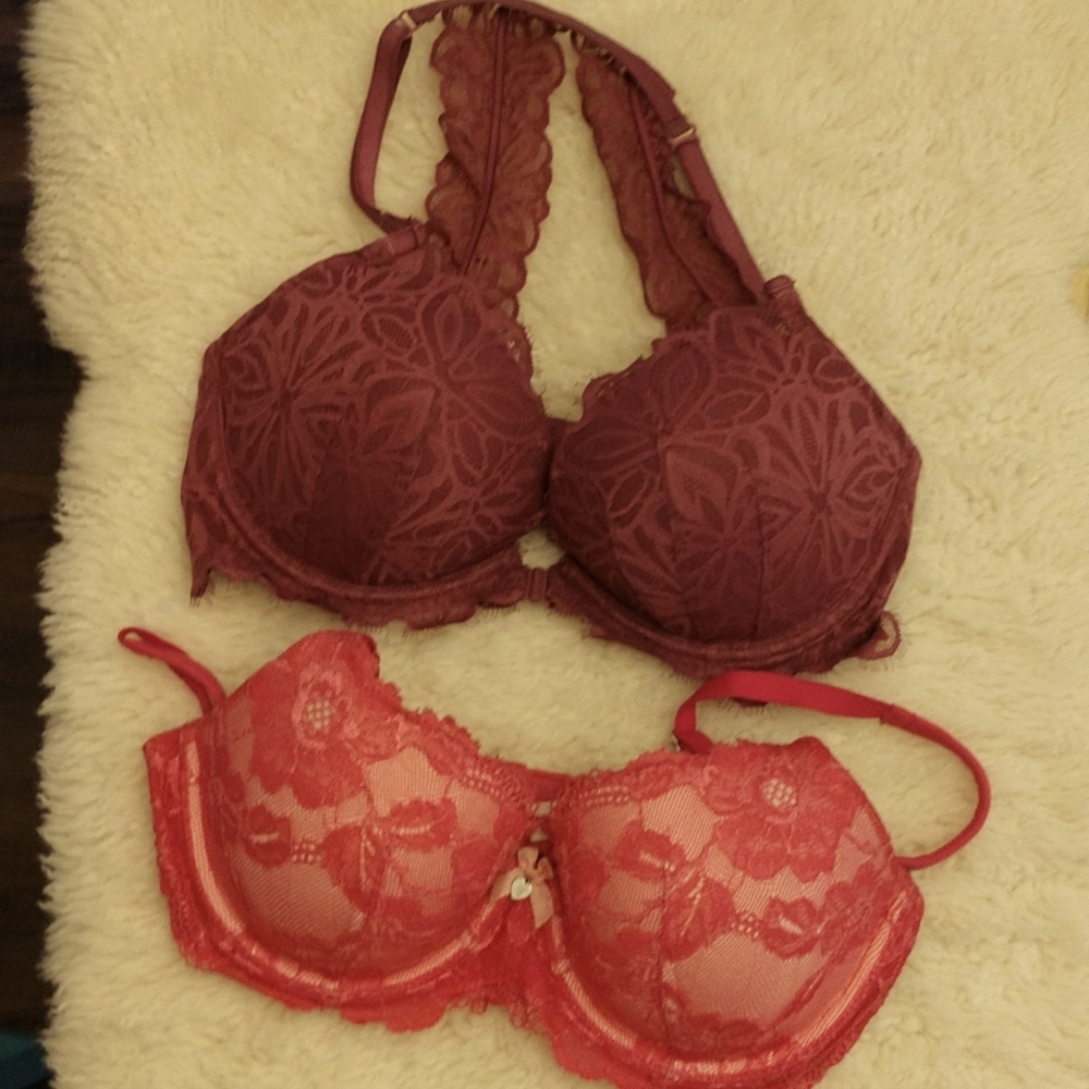 2 Victoria's Secret 32DD Bras